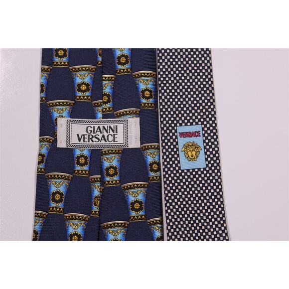 Gianni Versace Vintage 90's Medusa Head Pillars Blue Silk Necktie Tie - Picture 8 of 8